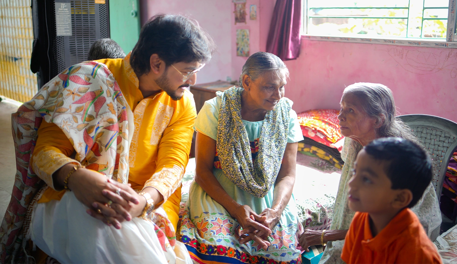 People supporting social causes through online crowdfunding platforms helping NGOs like Nabatara Foundation in India